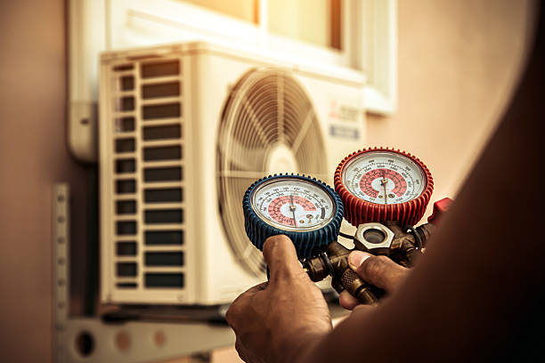 Professional Hvac technician working in Mountain View, NC